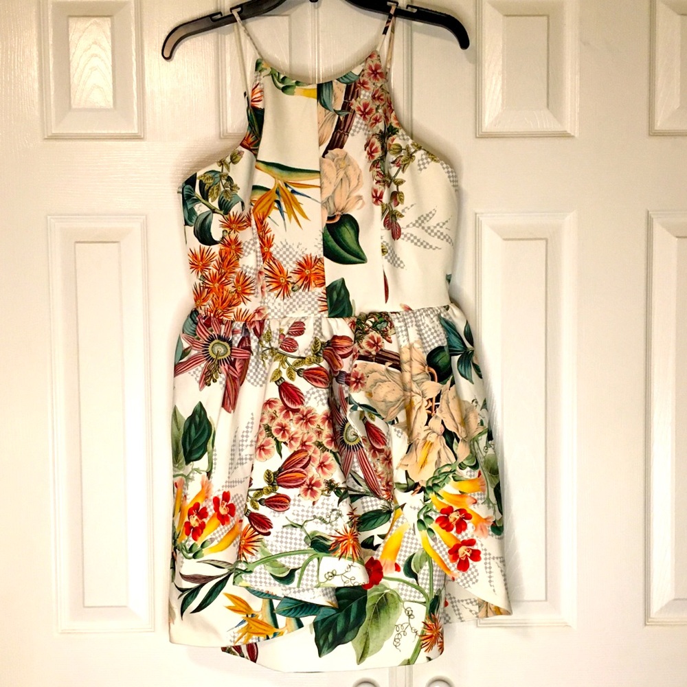 Cameo Floral Dress Size M NWT
